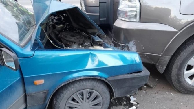 Водитель ВАЗа погиб в ДТП в Омске