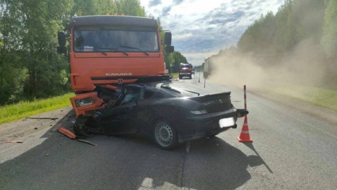 Водитель иномарки погиб в ДТП с молоковозом в Юрьянском районе Кировской области