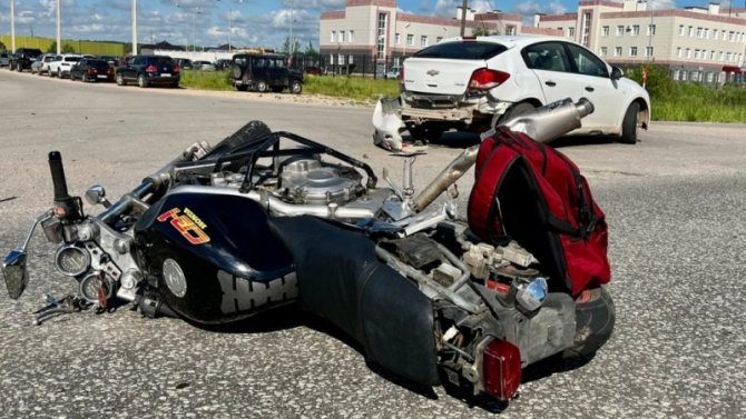Мотоциклист погиб в ДТП в Великом Новгороде