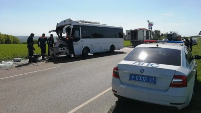 В ДТП с автобусом в Ростовской области пострадали два человека