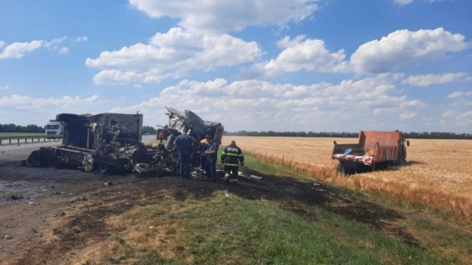 Водитель грузовика погиб в ДТП в Краснодарском крае