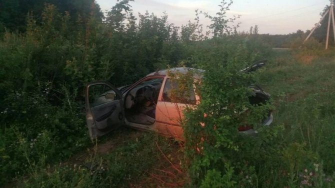 18-летний пассажир погиб при опрокидывании «Лады» под Саратовом