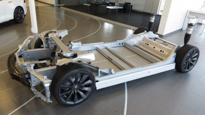 Электромобили Tesla получили усовершенствованную подвеску