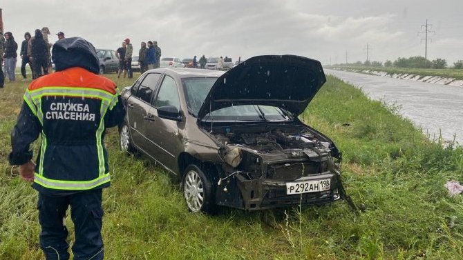 Двое детей и женщина погибли в результате съезда «Гранты» в оросительный канал