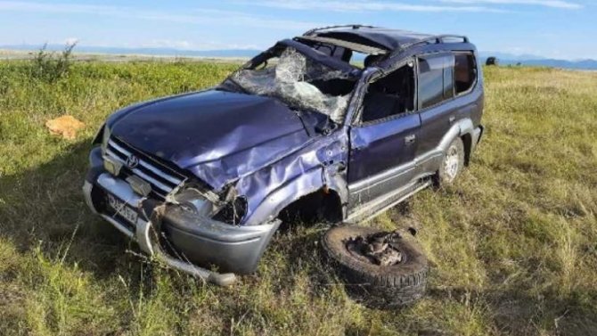 Женщина пострадала при опрокидывании машины в Хакасии