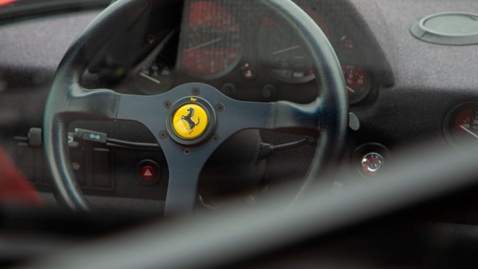 Аукционный дом Mecum проведёт торги за культовый суперкар Ferrari F40  10