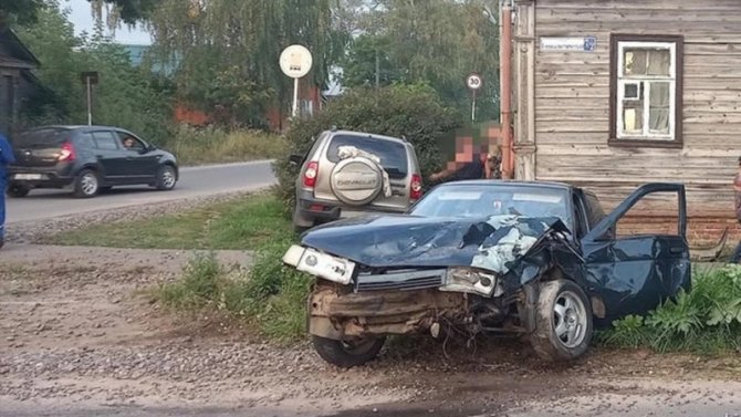 Водитель ВАЗа пострадал в ДТП в Тверской области