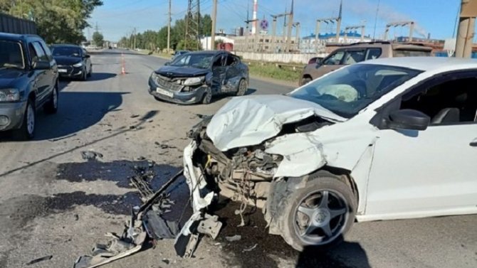 Водитель иномарки погиб в ДТП в Омске