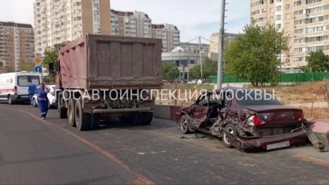 Две женщины и ребенок пострадали в ДТП в Москве