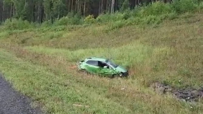 Женщина погибла при опрокидывании автомобиля в Иркутской области