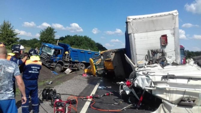 Три человека погибли в ДТП с грузовиками в Липецкой области