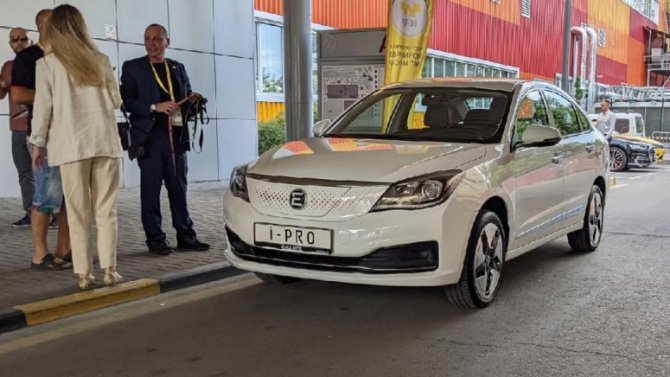 Один из электромобилей марки Evolute может появиться в российских таксопарках