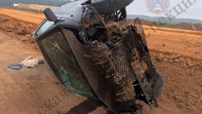 Женщина пострадала при опрокидывании машины в Тульской области