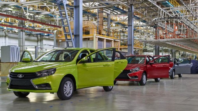 Производство автомобилей Lada Vesta возобновится не ранее будущей весны