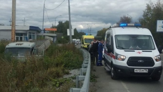 Водитель грузовика погиб в ДТП в Екатеринбурге