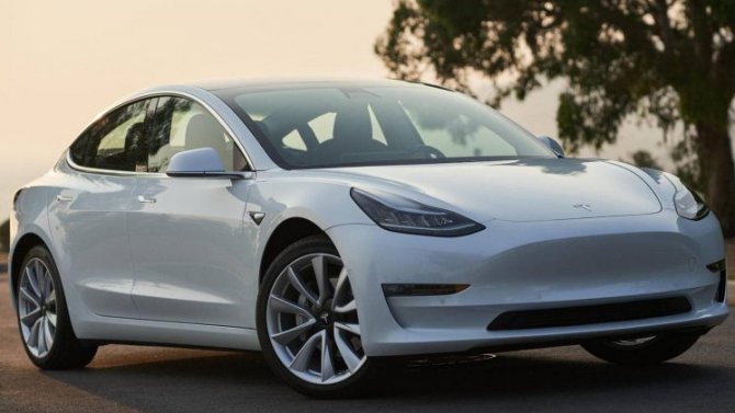 Tesla объявила массовый отзыв своих электромобилей: что делать их российским владельцам