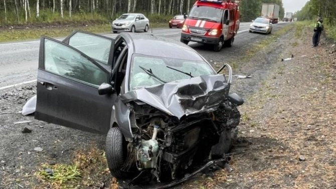 Водитель легковушки погиб в ДТП с фурой в Челябинской области