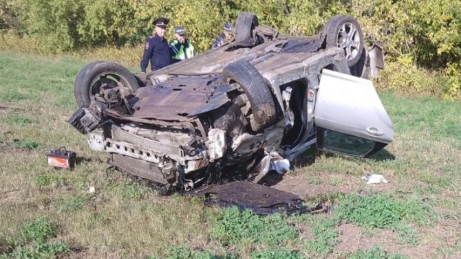 Злостный нарушитель ПДД погиб с пассажиром при опрокидывании машины в Мордовии