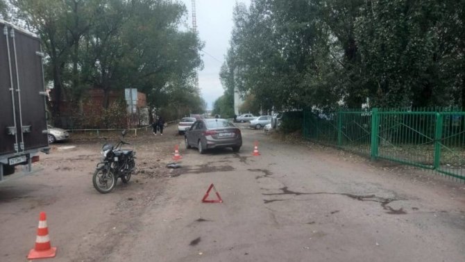 В Омском районе 16-летний водитель мопеда с пассажиркой пострадали в ДТП