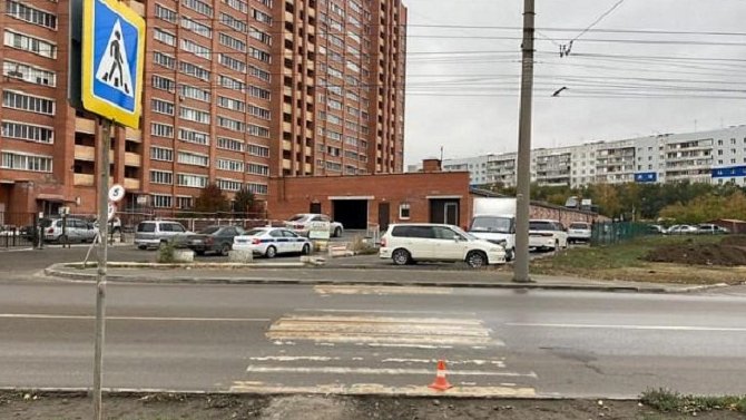 В Новосибирске водитель на переходе сбил 12-летнюю девочку и скрылся