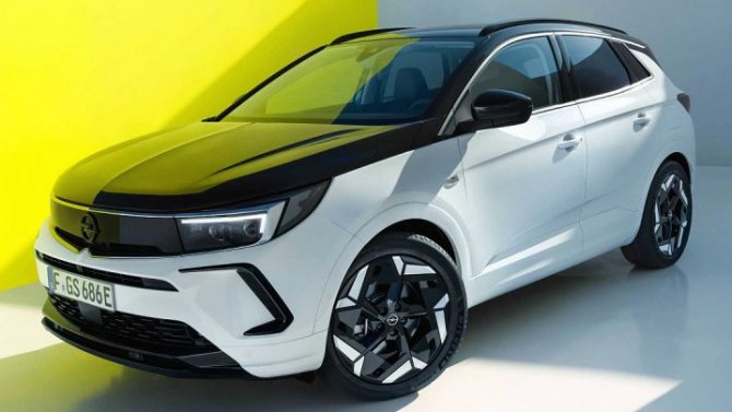 Кроссовер Opel Grandland получил гибридную модификацию