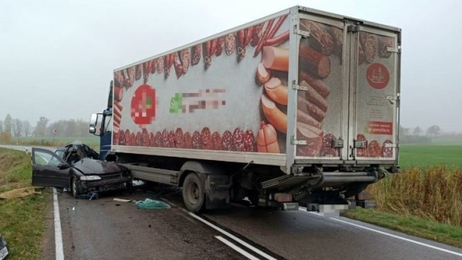 Водитель иномарки погибла в ДТП с грузовиком в Калининградской области