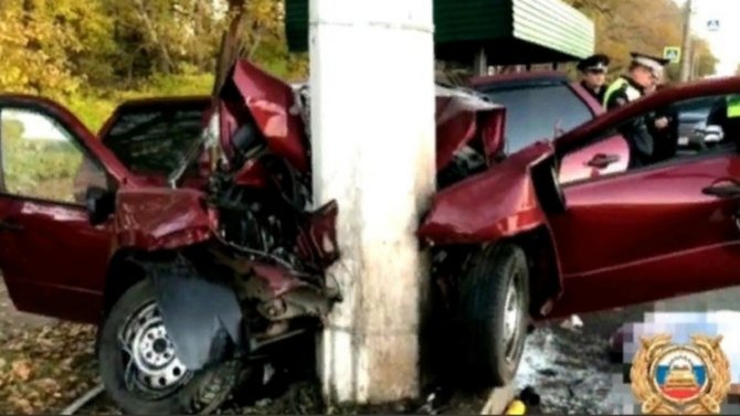 В Стерлитамаке 27-летний водитель врезался в столб и погиб
