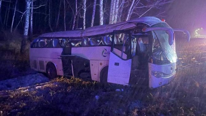 В ДТП под Челябинском пострадали 13 человек
