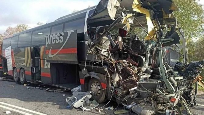 В ДТП с автобусом в Ленобласти погиб человек