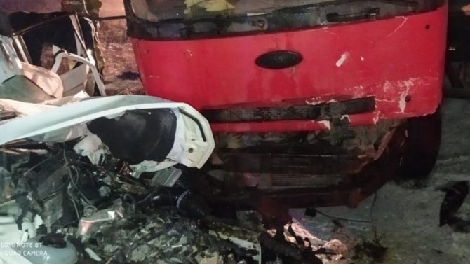 В Татарстане грузовик столкнулся с тремя легковыми автомобилями, один человек погиб