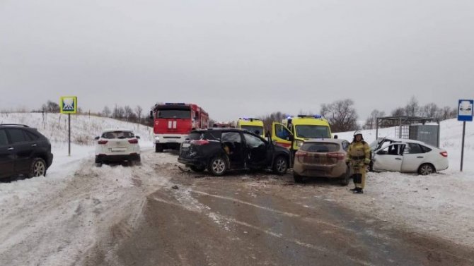 В ДТП с участием трех автомобилей в Татарстане пострадали три человека, в том числе двое детей