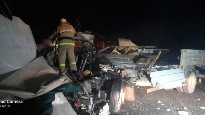 На трассе в Курской области столкнулись три грузовых автомобиля