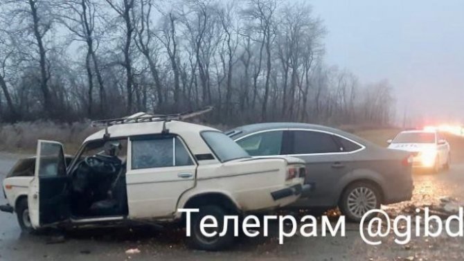 На Ставрополье лоб в лоб столкнулись «шестерка» и «Форд», один из водителей погиб