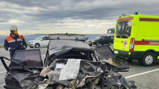 В столкновении грузовой ГАЗели и легкового автомобиля под Ставрополем пострадали трое