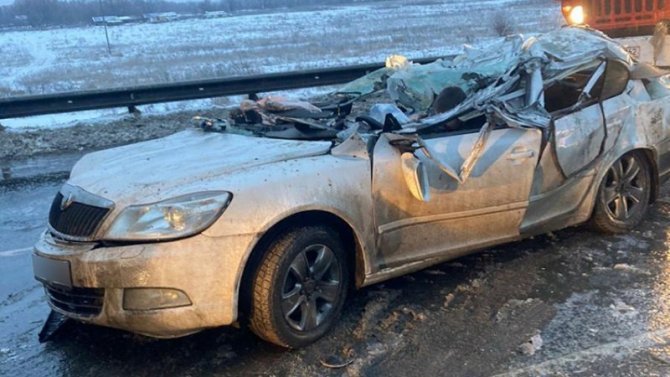 Три человека погибли в столкновении фуры и легкового автомобиля на трассе «Урал» в Рязанской области