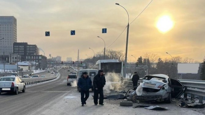 В Новосибирске в ДТП с участием иномарки и автобуса погибли два человека