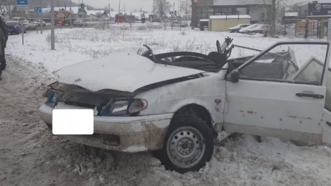 В Казани ВАЗ столкнулся с грузовиком, один человек погиб