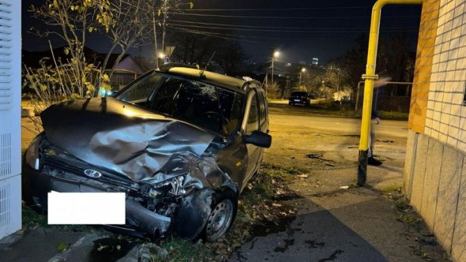 Две «Калины» столкнулись на перекрестке в Ставрополе, пострадали три человека