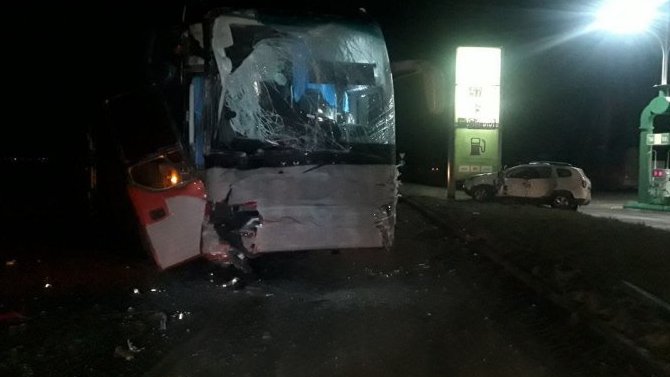 Под Омском в тройном ДТП с участием автобуса и грузовика пострадал человек