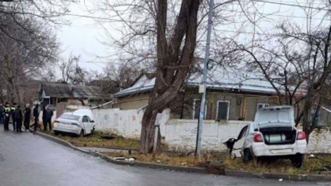 В Кисловодске в столкновении двух машин такси пострадали 3 человека, в том числе подросток