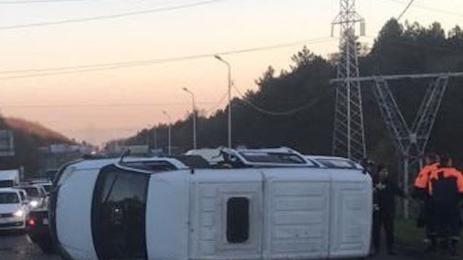 В Пятигорске в результате ДТП опрокинулась маршрутка с пассажирами