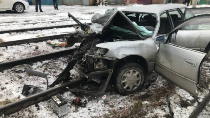 В Новосибирске столкнулись маршрутка и иномарка, двое погибли, есть пострадавшие