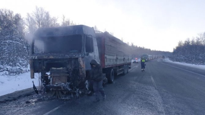 На трассе «Урал» утром горел грузовик