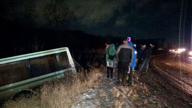 В столкновении иномарки и автобуса в Кемеровской области погибли двое, семеро пострадали