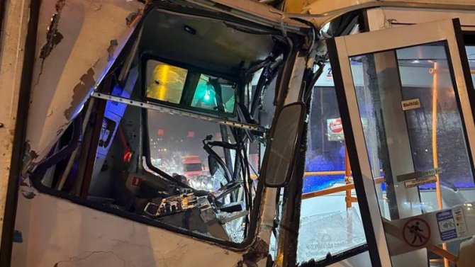 В Новосибирске столкнулись два трамвая, пострадали 15 человек