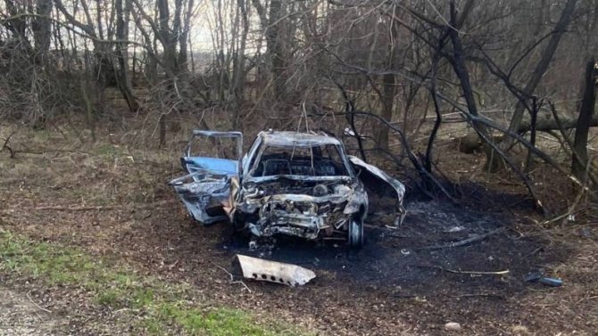 В Краснодарском крае ВАЗ съехал с дороги и загорелся, водитель погиб