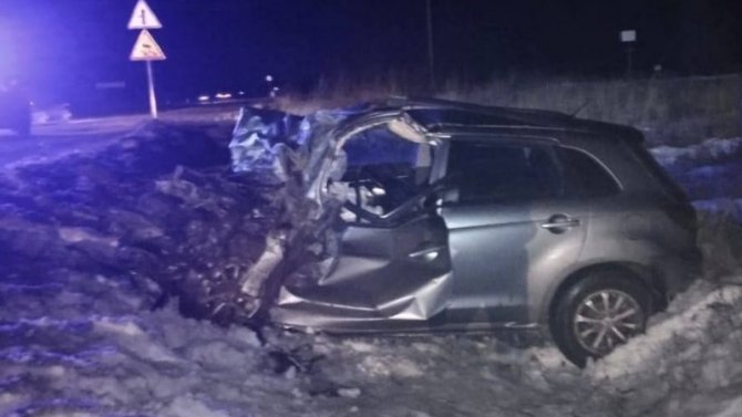 Иномарка и КамАЗ столкнулись на трассе в Татарстане, один человек погиб