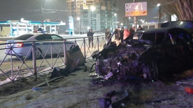 Машина загорелась после ДТП в Новосибирске, погибла юная автомобилистка