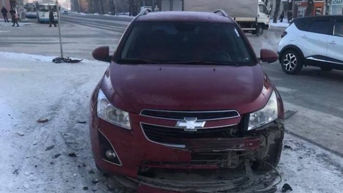 В Екатеринбурге автомобиль вынесло на тротуар, погибла пожилая женщина-пешеход