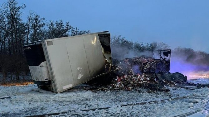 На трассе в Воронежской области сгорел грузовик